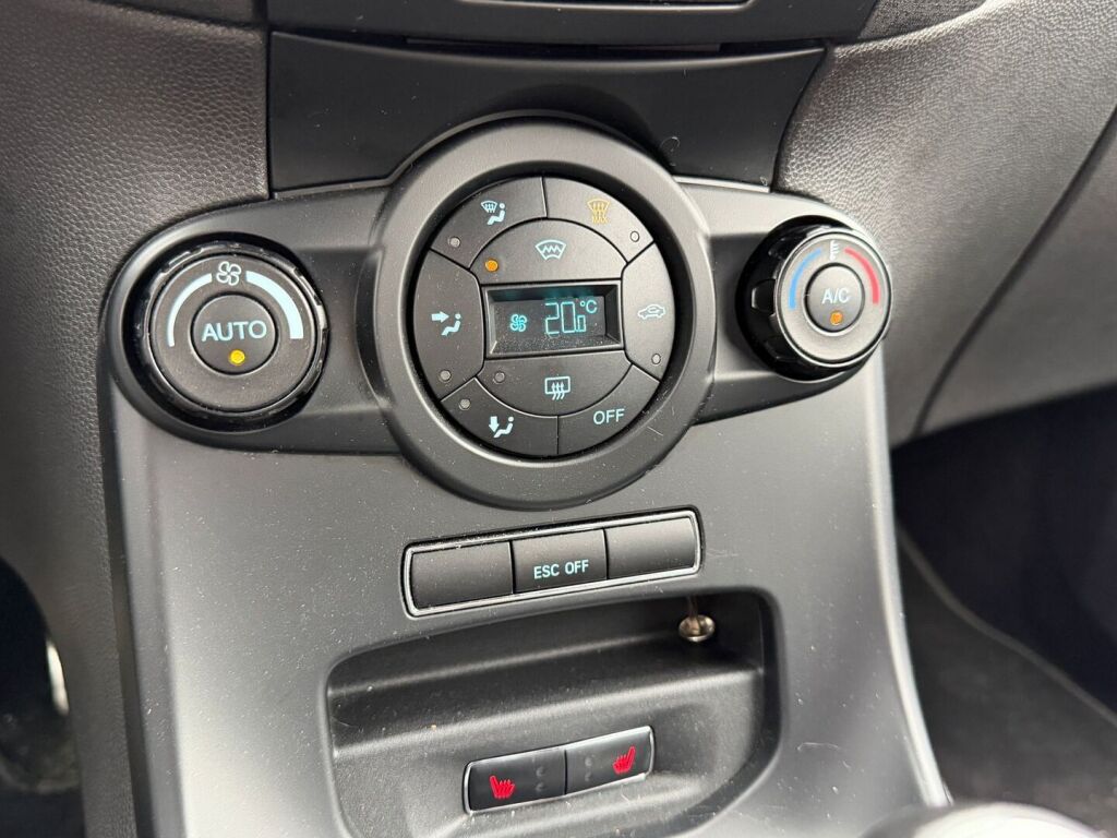 Ford Fiesta 2016 Punainen