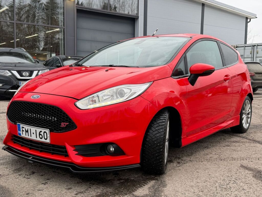 Ford Fiesta 2016 Punainen