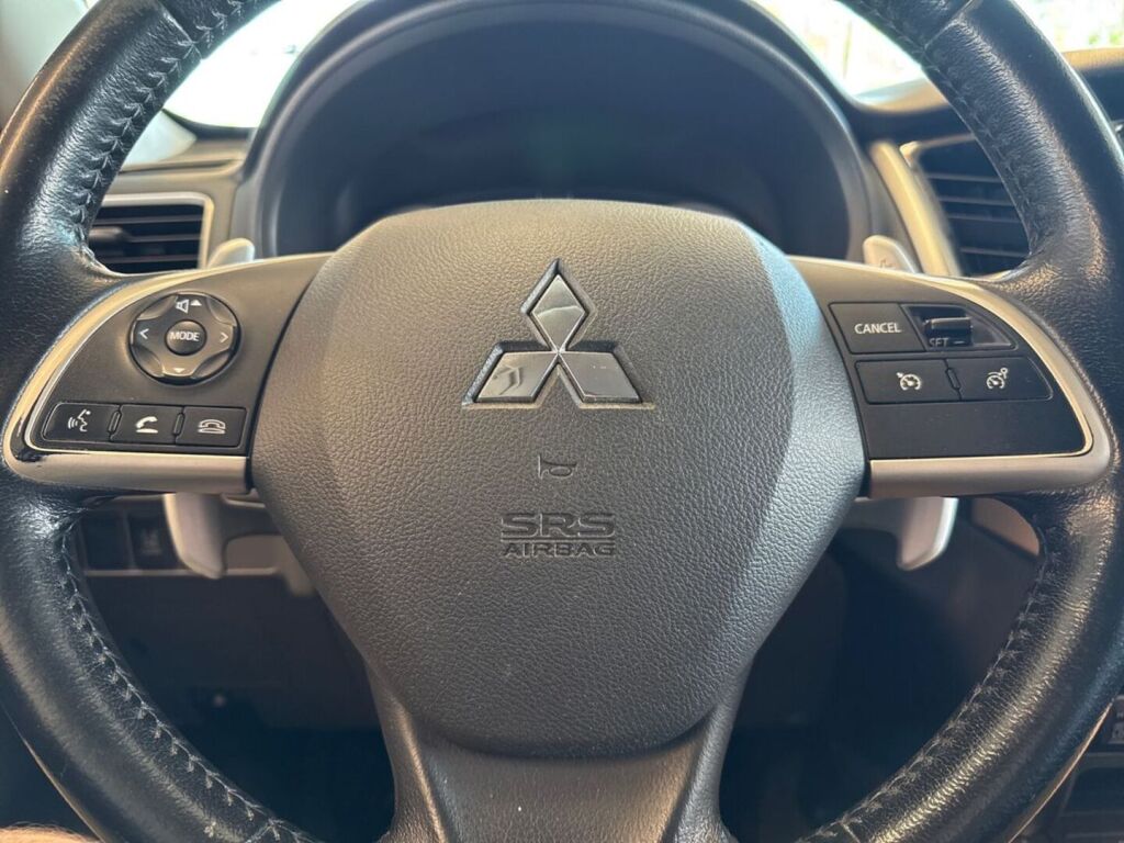 Mitsubishi L200 2016 Metallinhohto Valkoinen