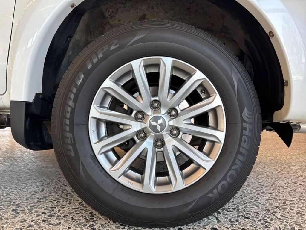 Mitsubishi L200 2016 Metallinhohto Valkoinen