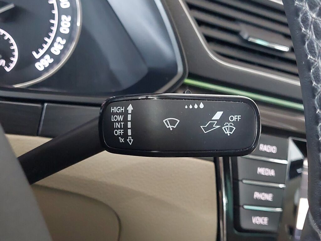 Skoda Superb 2016 Valkoinen