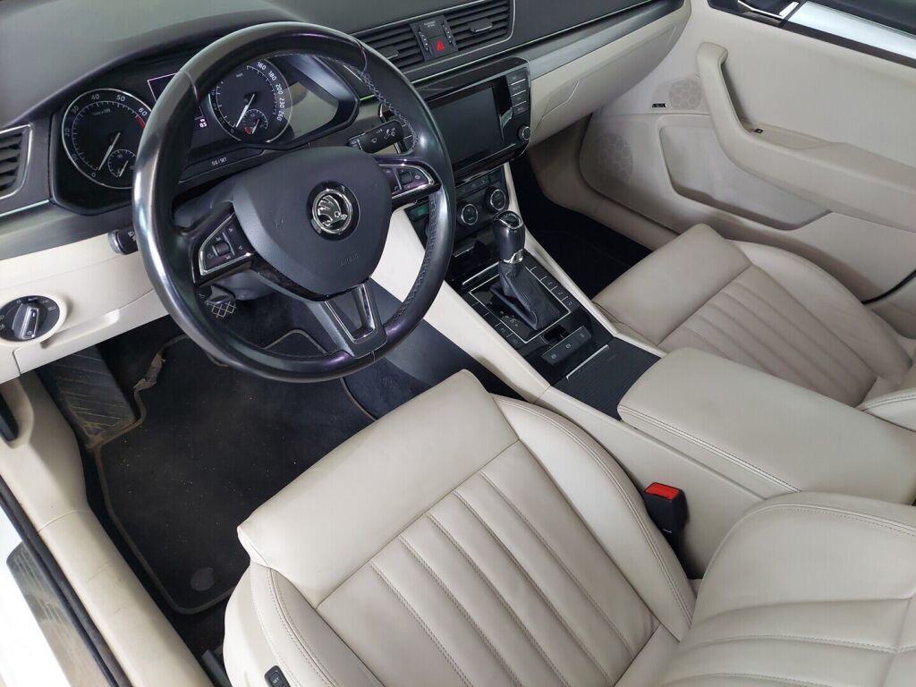 Skoda Superb 2016 Valkoinen