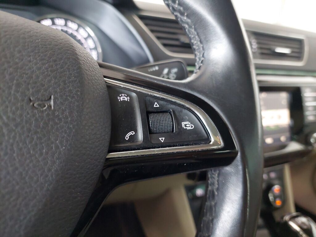 Skoda Superb 2016 Valkoinen