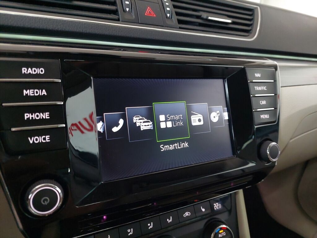 Skoda Superb 2016 Valkoinen