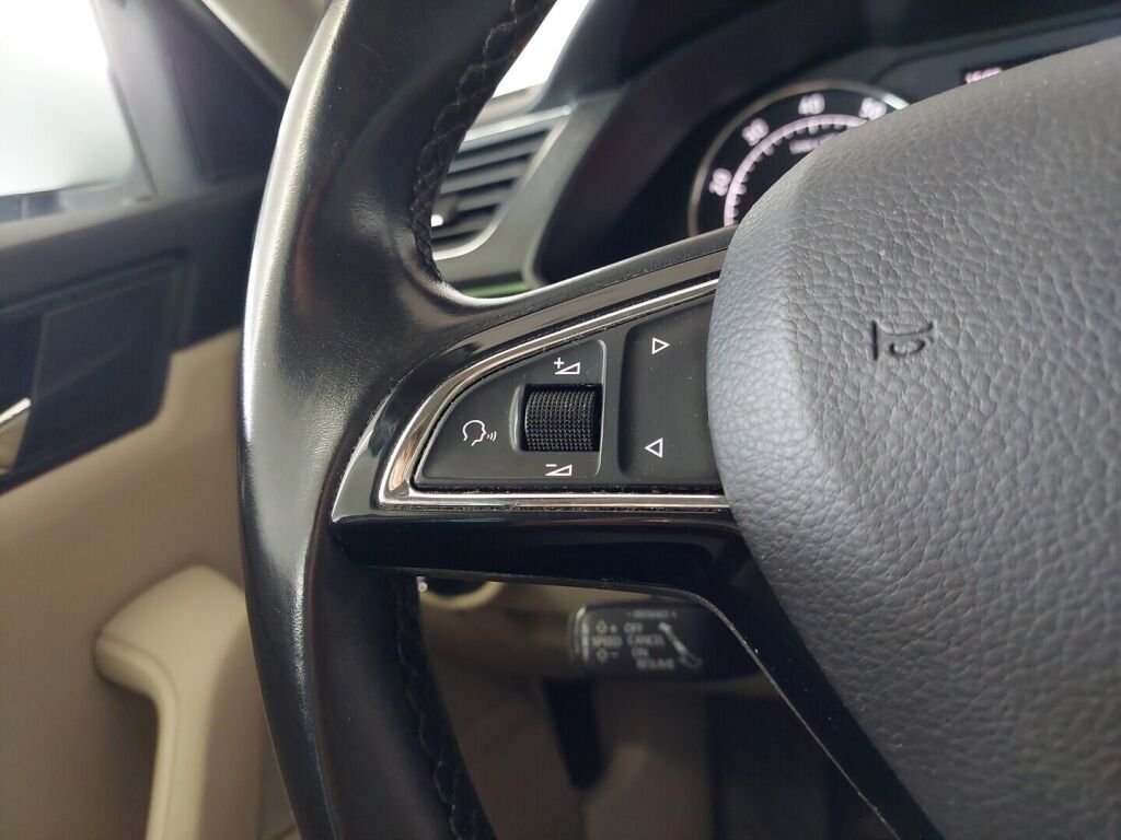 Skoda Superb 2016 Valkoinen