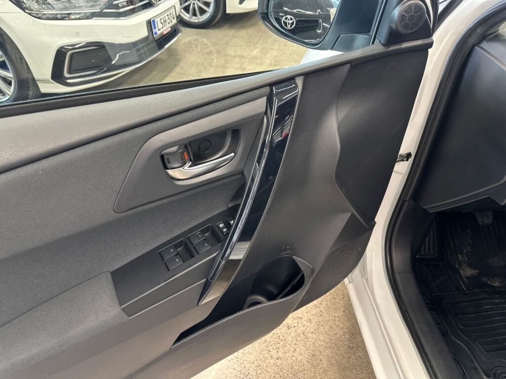 Toyota Auris 2017 Valkoinen