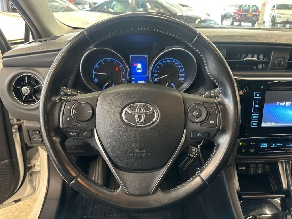Toyota Auris 2017 Valkoinen