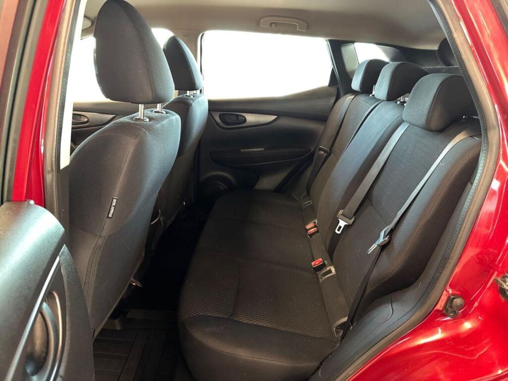 Nissan Qashqai 2017 Metallinhohto Punainen