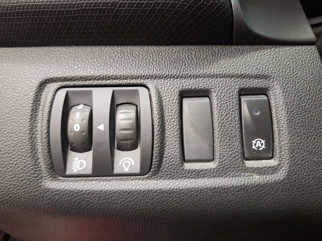 Renault Clio 2016 Punainen