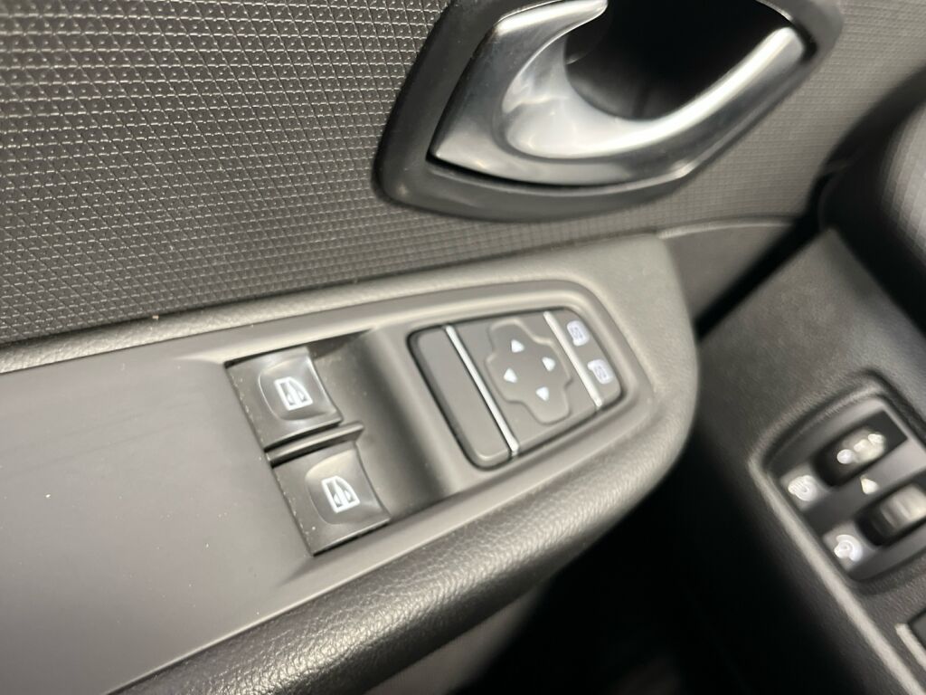 Renault Clio 2016 Punainen