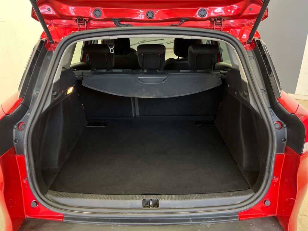 Renault Clio 2016 Punainen