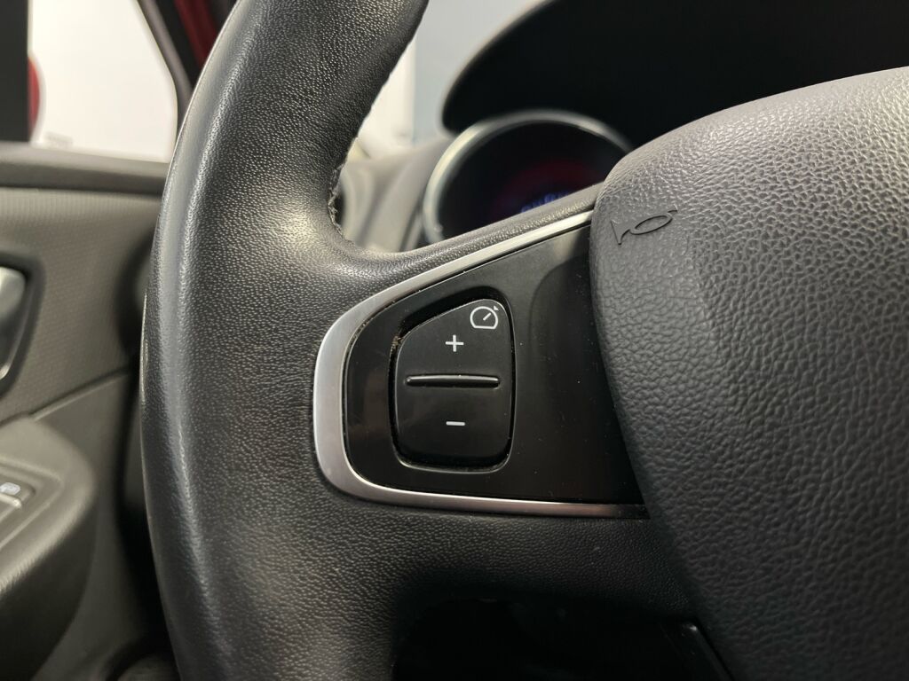Renault Clio 2016 Punainen