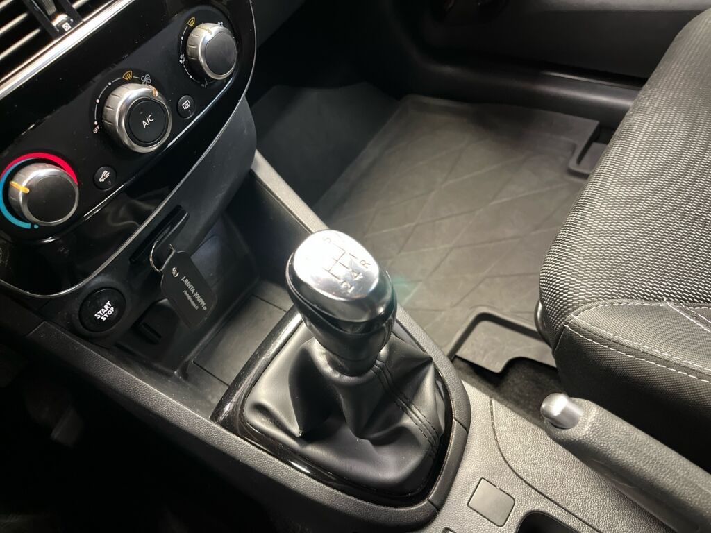 Renault Clio 2016 Punainen