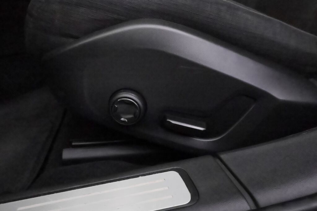 Volvo V90 2017 Musta