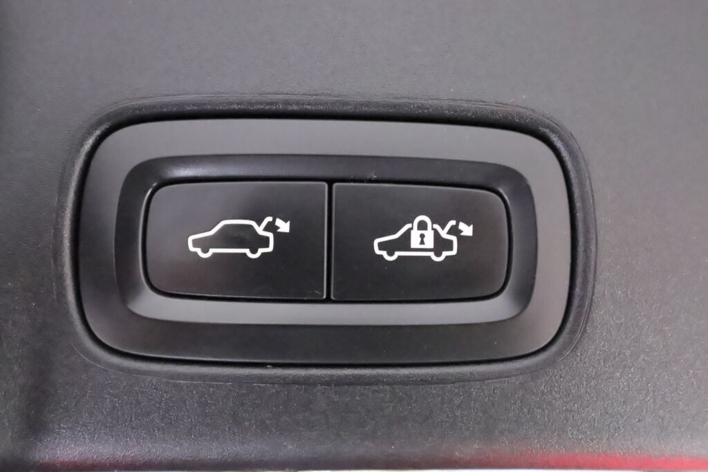 Volvo V90 2017 Musta