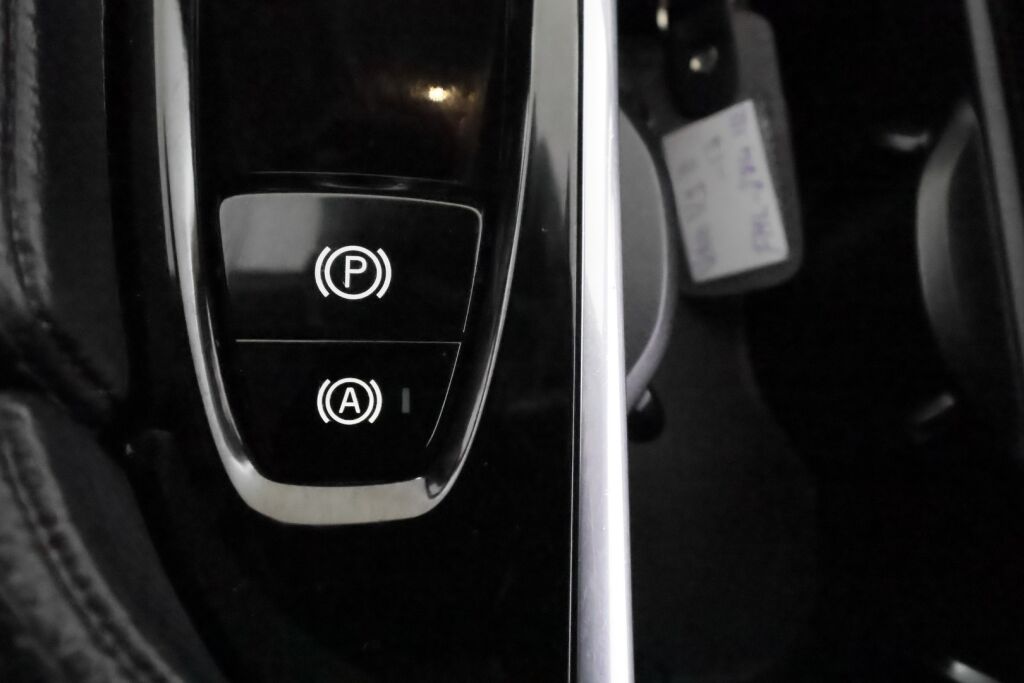 Volvo V90 2017 Musta