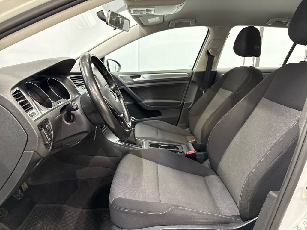 Volkswagen Golf 2016 Valkoinen