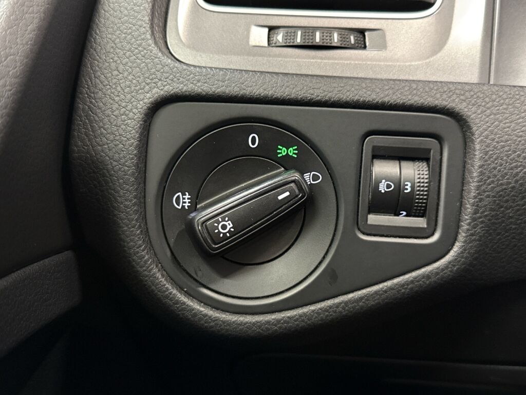 Volkswagen Golf 2016 Valkoinen