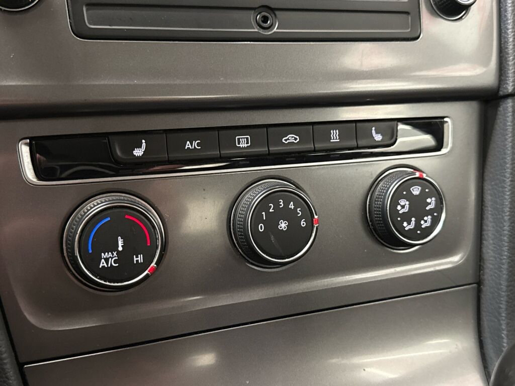 Volkswagen Golf 2016 Valkoinen