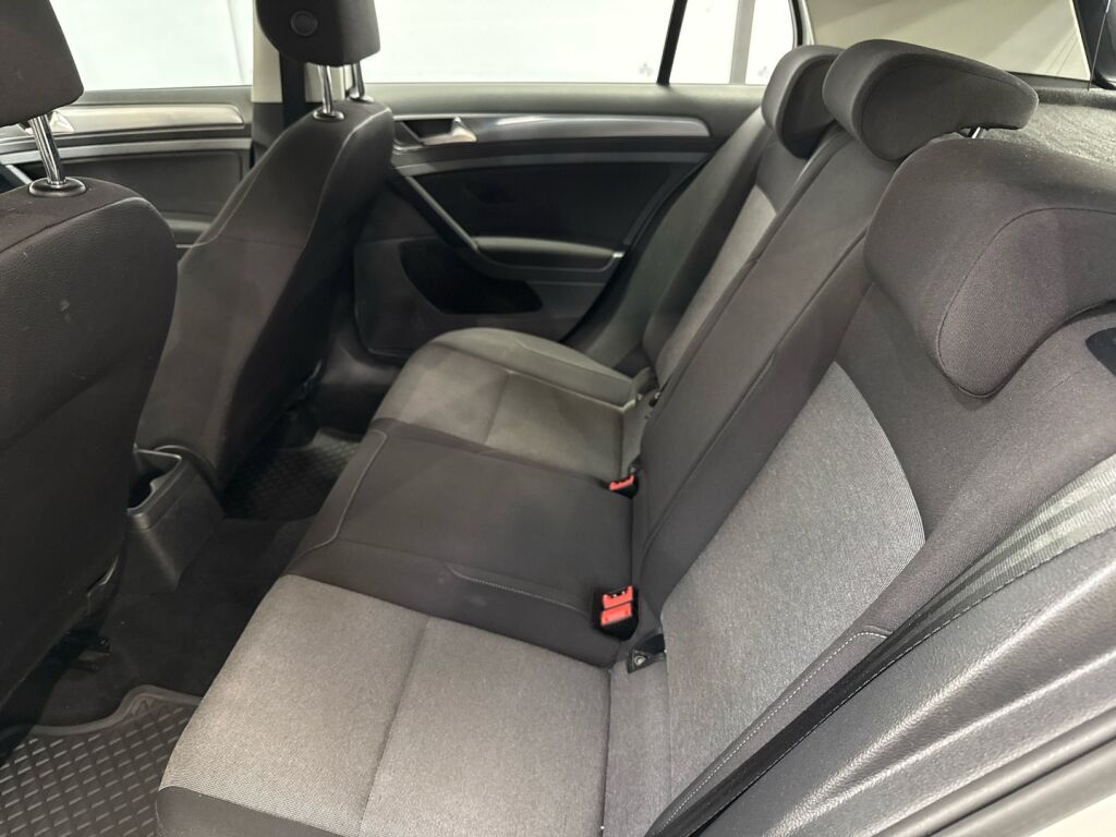 Volkswagen Golf 2016 Valkoinen