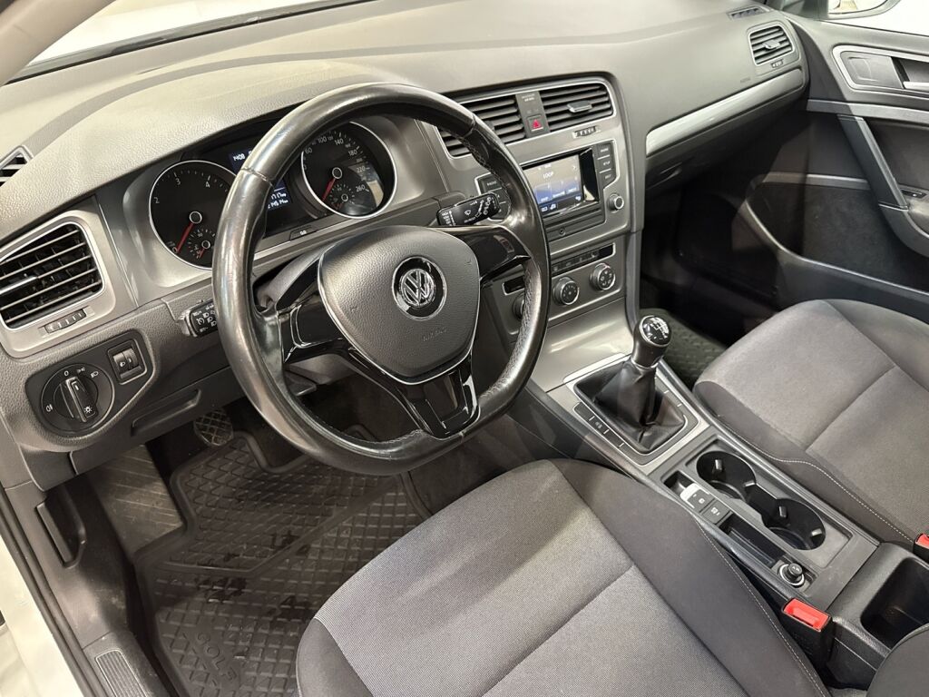 Volkswagen Golf 2016 Valkoinen