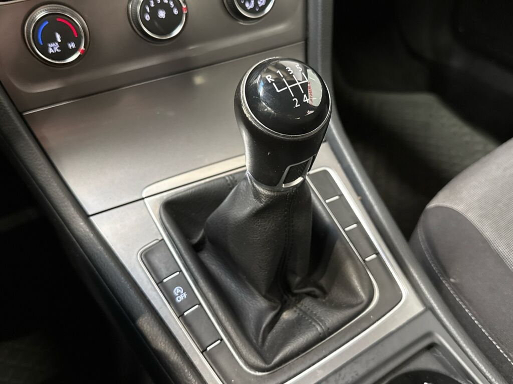 Volkswagen Golf 2016 Valkoinen