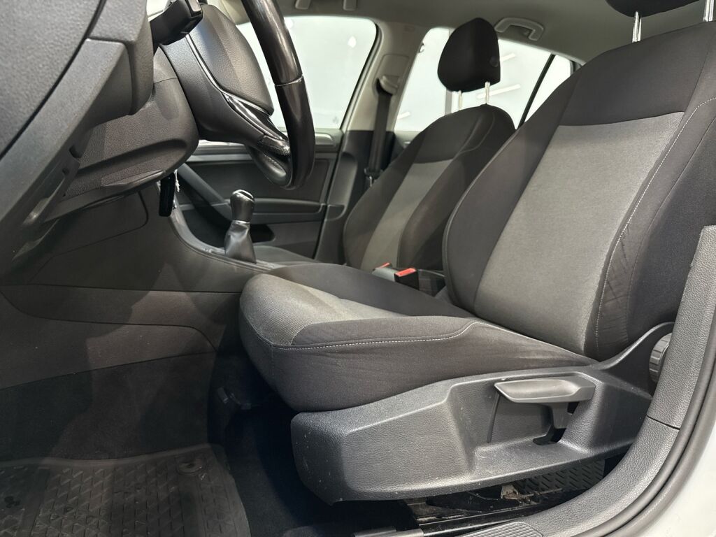 Volkswagen Golf 2016 Valkoinen