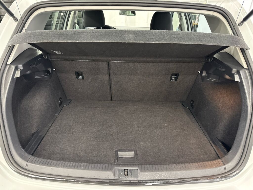 Volkswagen Golf 2016 Valkoinen