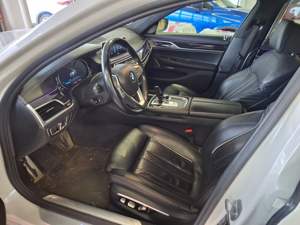BMW 740 2017, bild 6/10