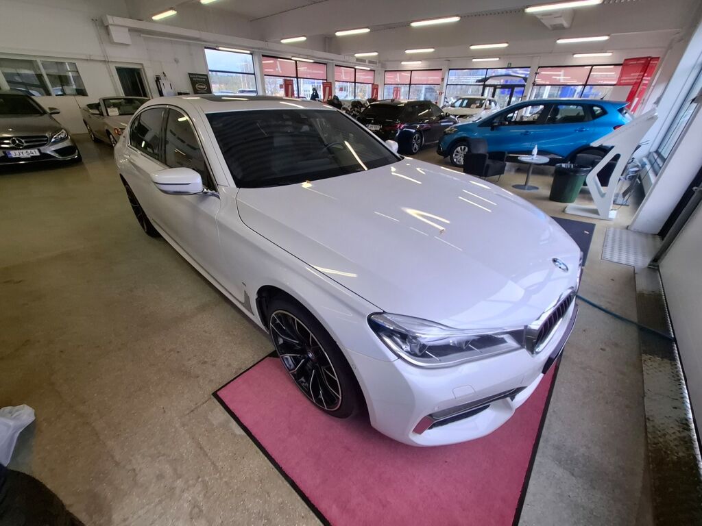 BMW 740 2017, bild 2/10
