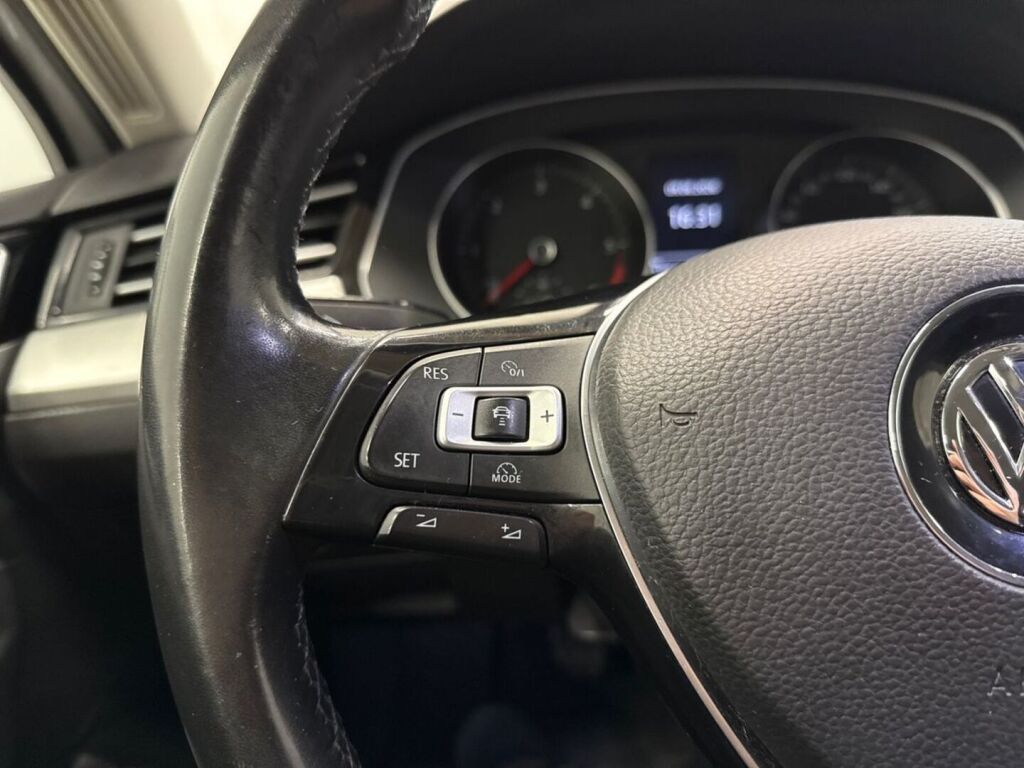 Volkswagen Passat 2017 Valkoinen