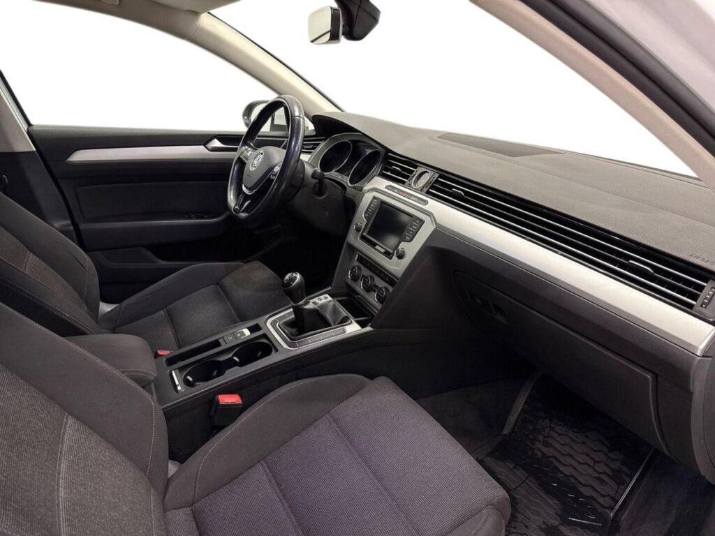 Volkswagen Passat 2017 Valkoinen