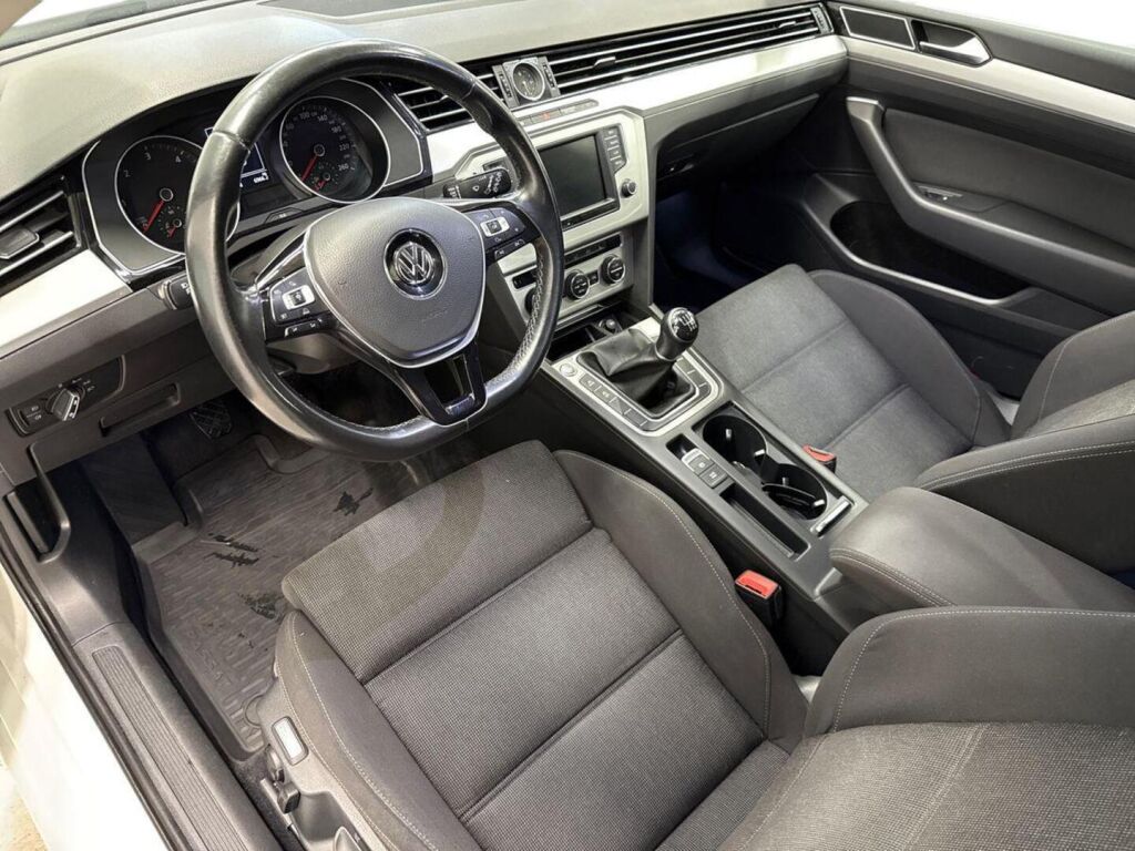 Volkswagen Passat 2017 Valkoinen