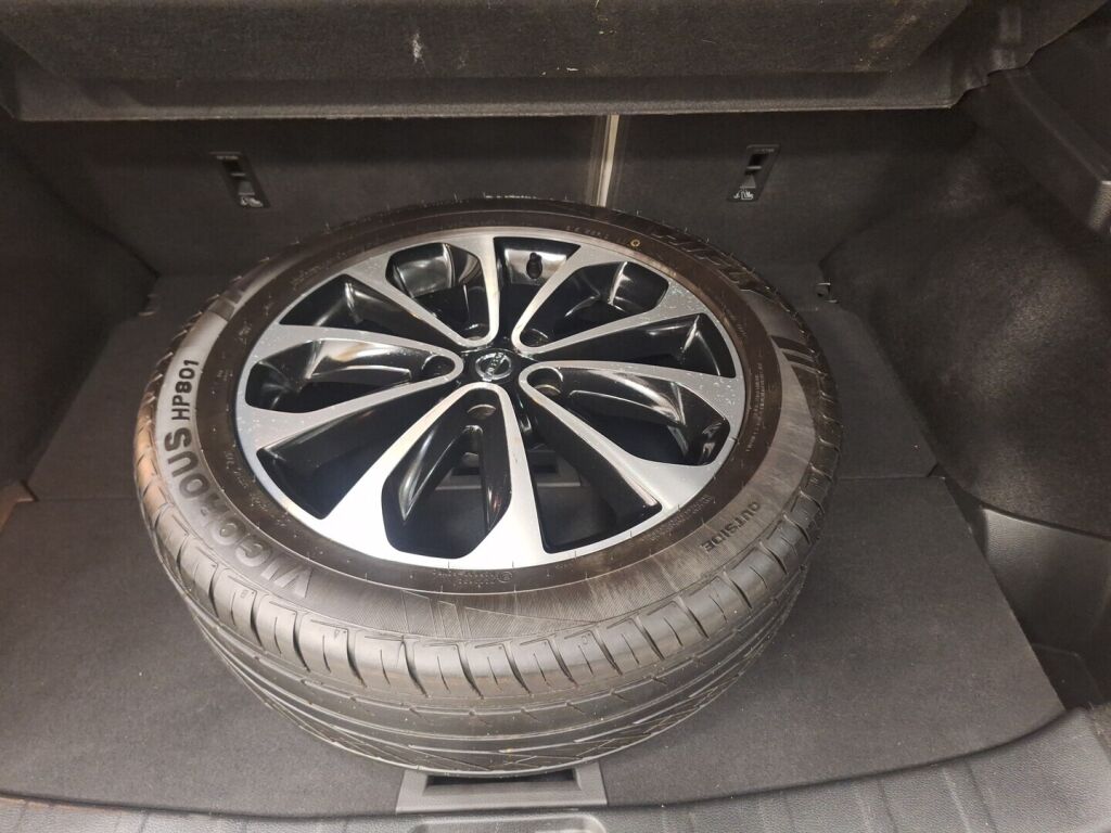 Nissan Qashqai 2016 Punainen