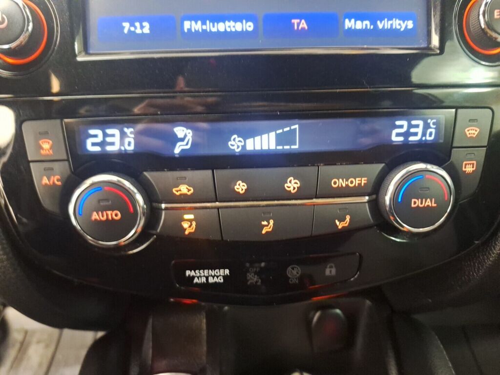 Nissan Qashqai 2016 Punainen