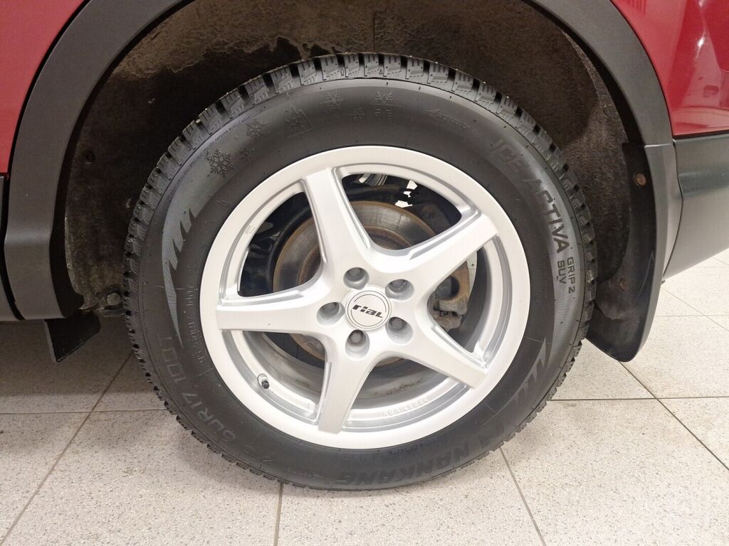 Nissan Qashqai 2016 Punainen