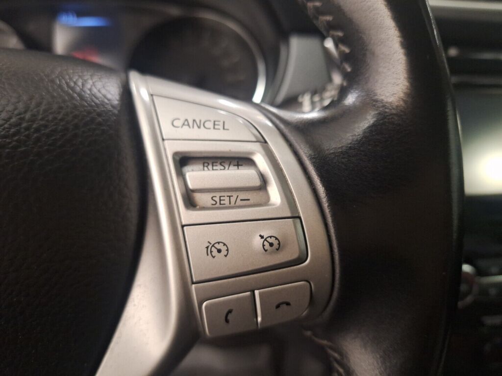 Nissan Qashqai 2016 Punainen