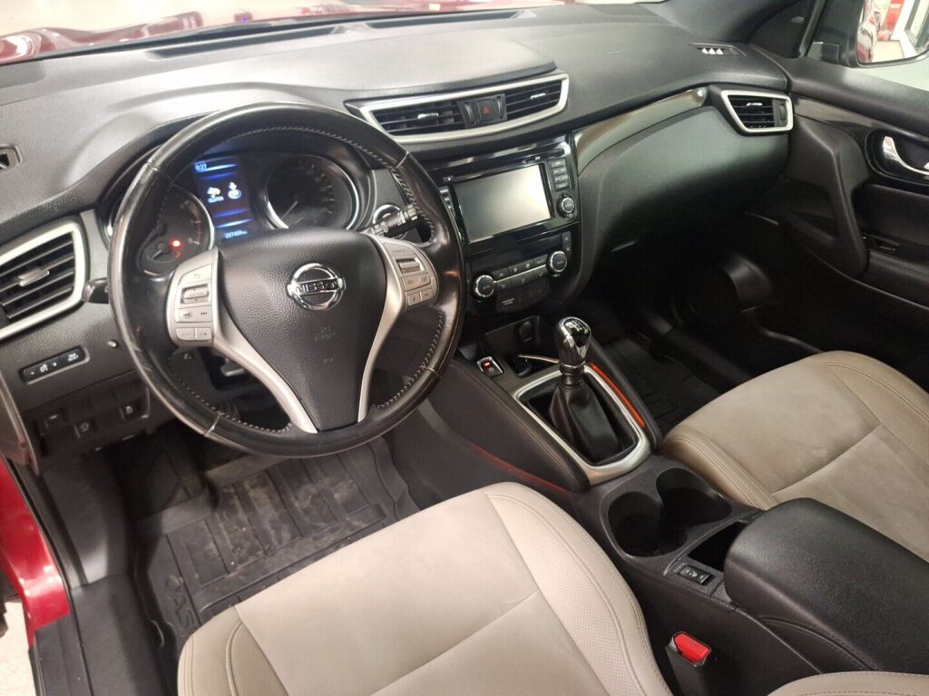 Nissan Qashqai 2016 Punainen