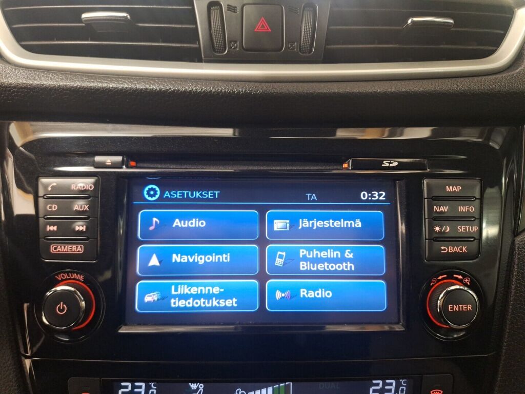 Nissan Qashqai 2016 Punainen