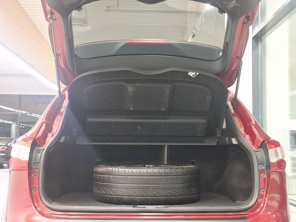 Nissan Qashqai 2016 Punainen