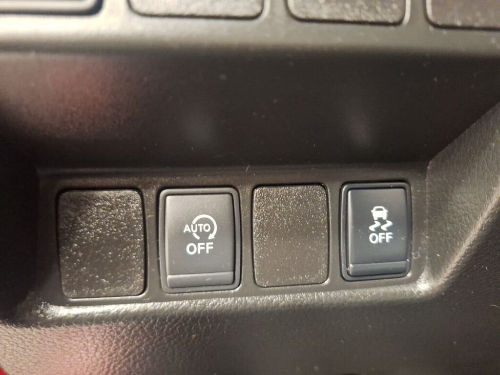 Nissan Qashqai 2016 Punainen