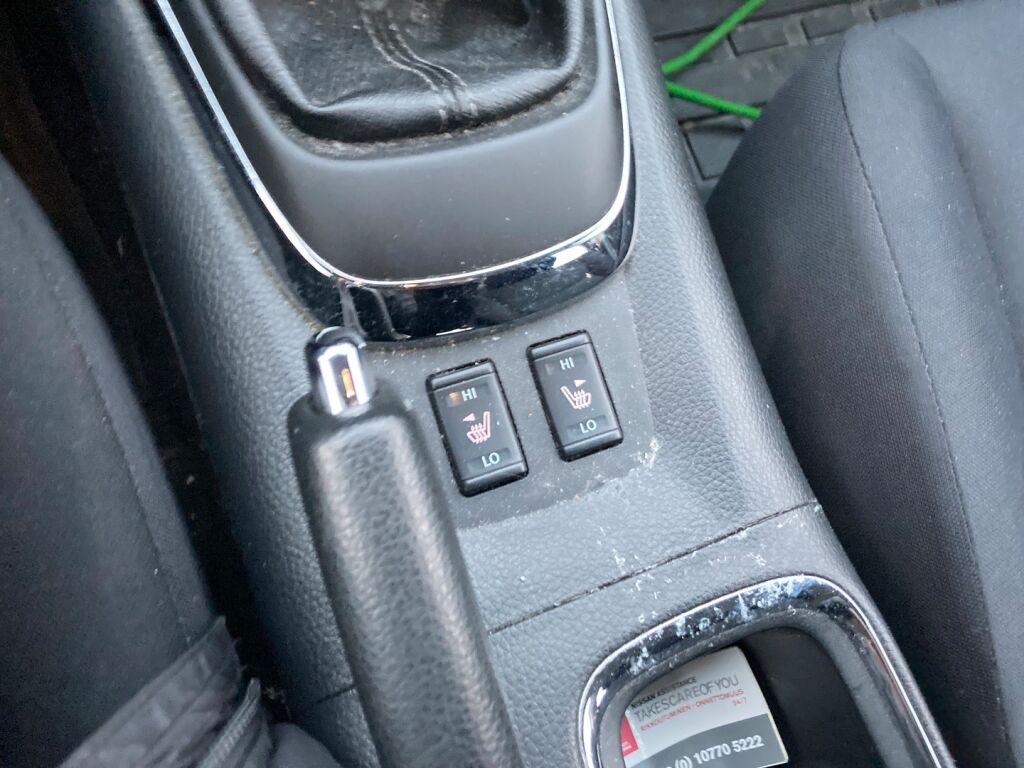 Nissan Pulsar 2017 Metallinhohto Hopea