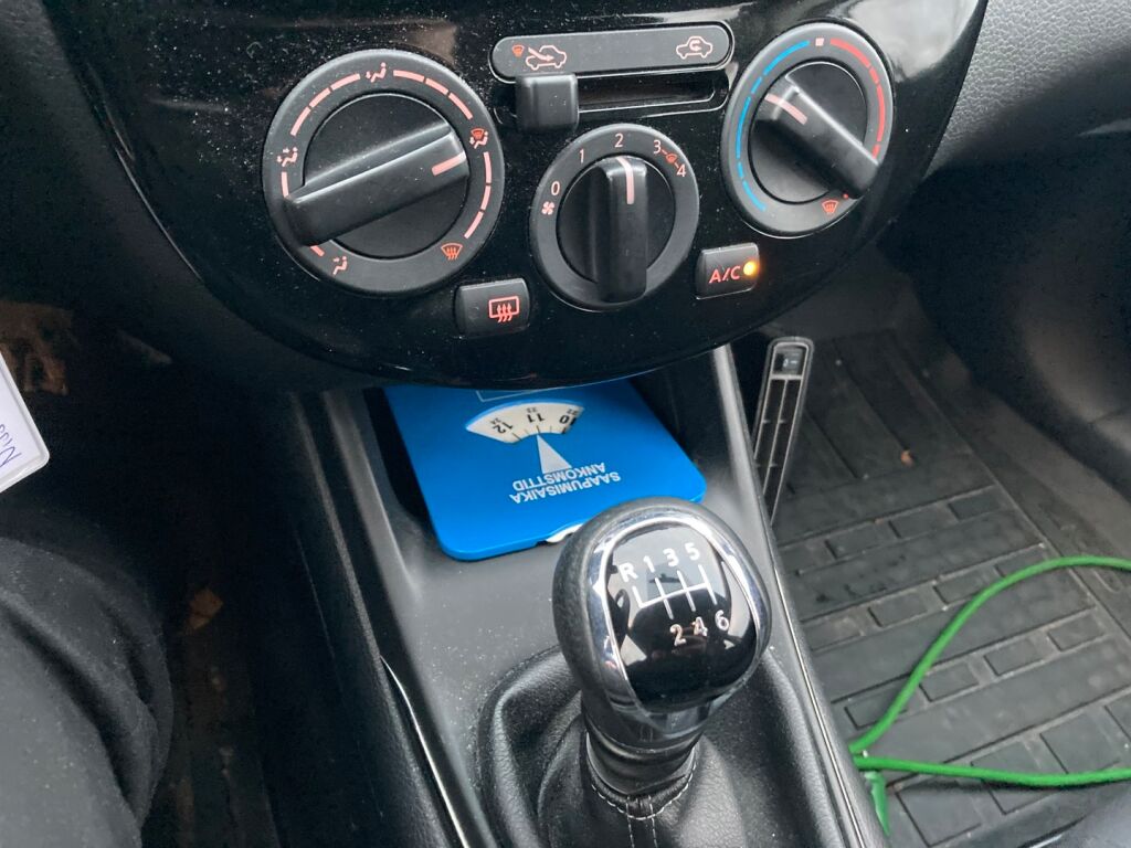 Nissan Pulsar 2017 Metallinhohto Hopea