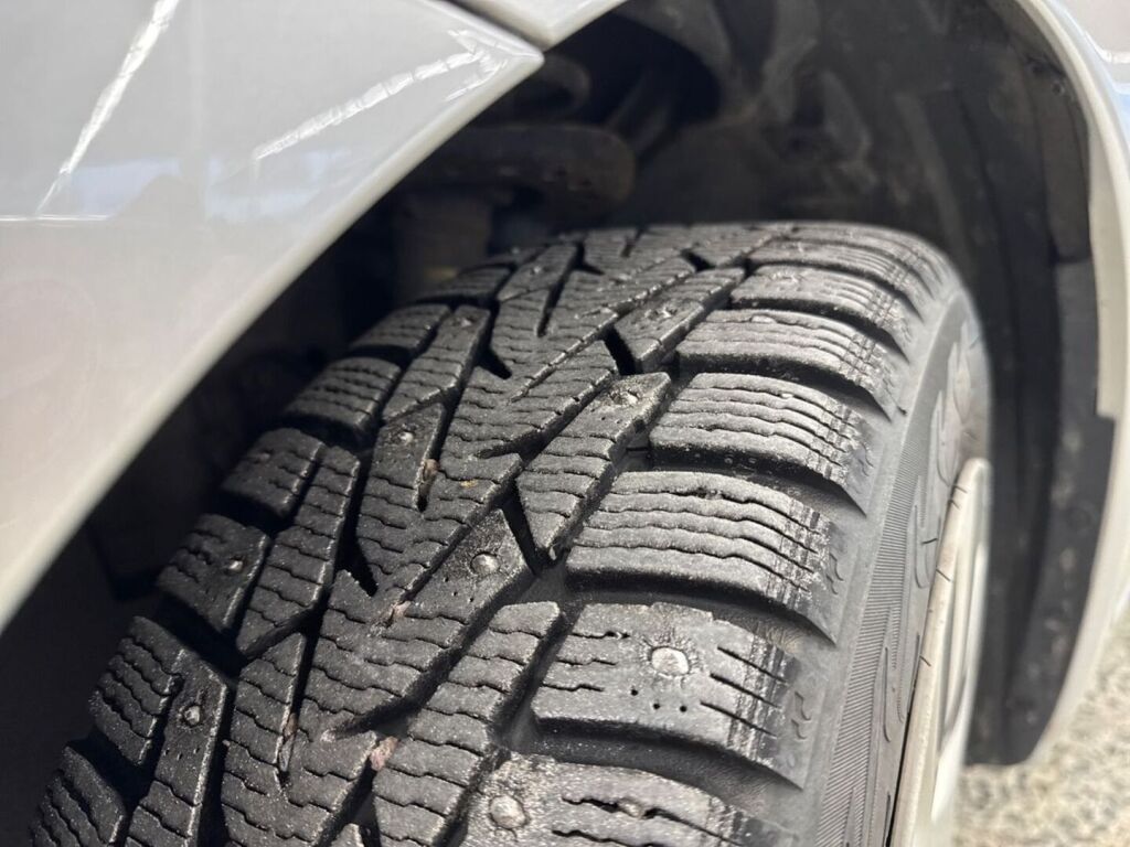 Nissan Pulsar 2017 Metallinhohto Hopea