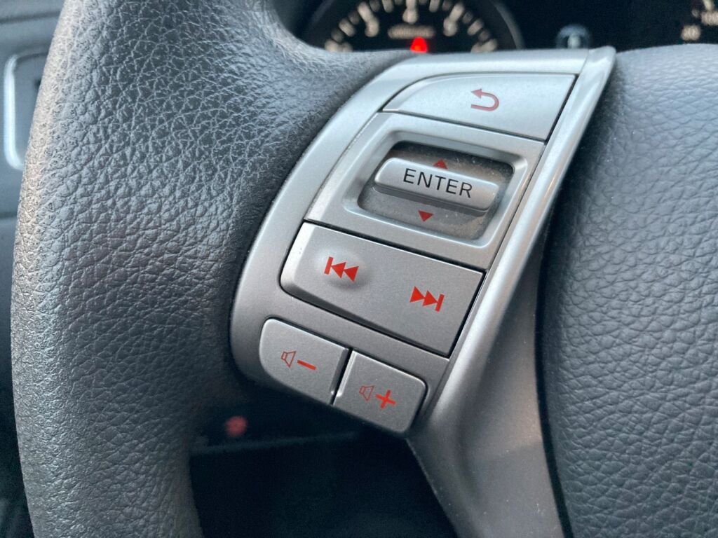 Nissan Pulsar 2017 Metallinhohto Hopea