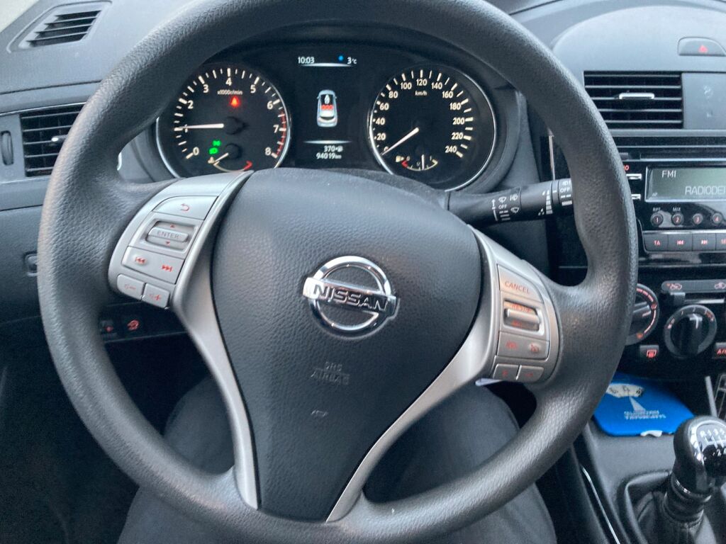 Nissan Pulsar 2017 Metallinhohto Hopea