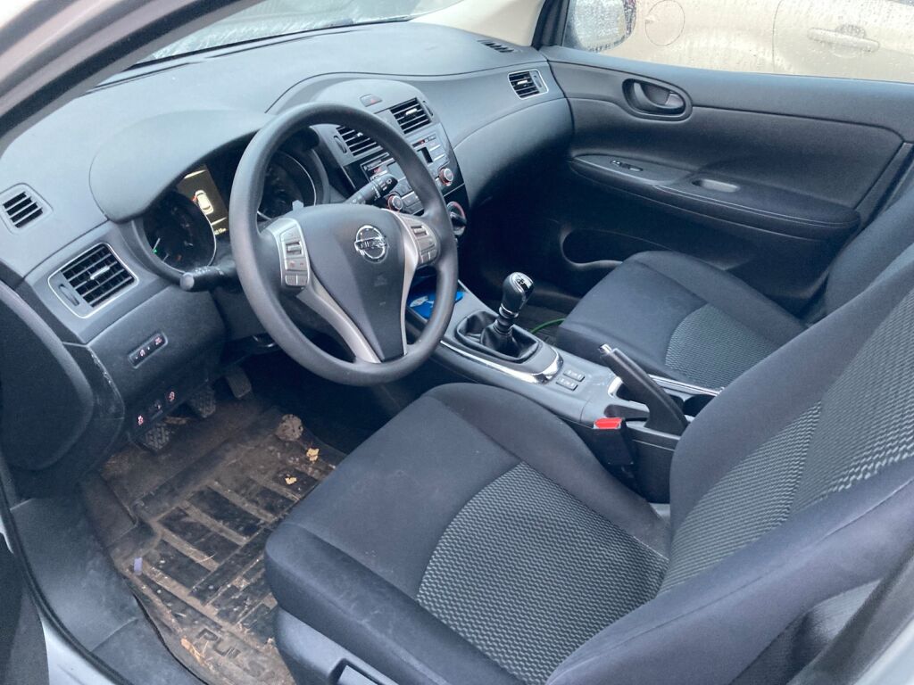 Nissan Pulsar 2017 Metallinhohto Hopea