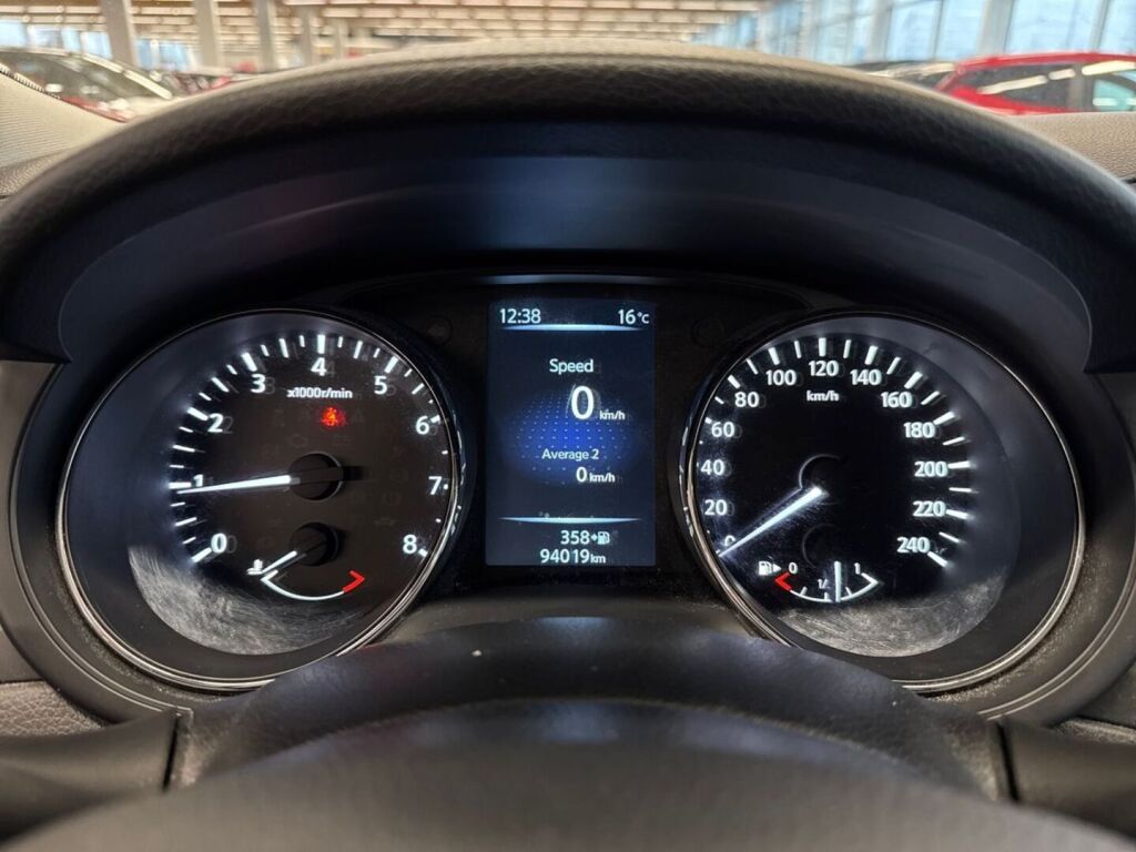 Nissan Pulsar 2017 Metallinhohto Hopea