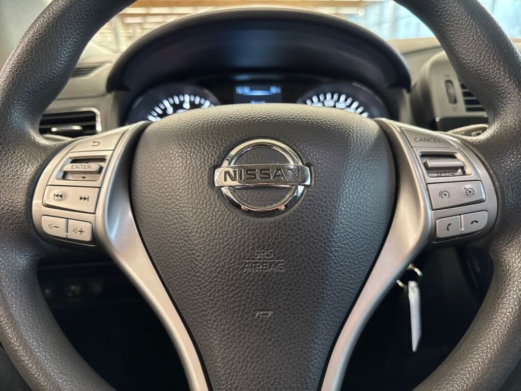 Nissan Pulsar 2017 Metallinhohto Hopea