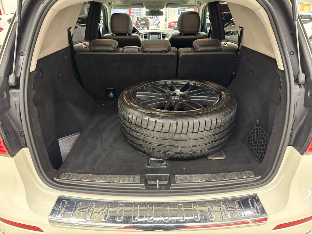 Mercedes-Benz ML 2012 Valkoinen